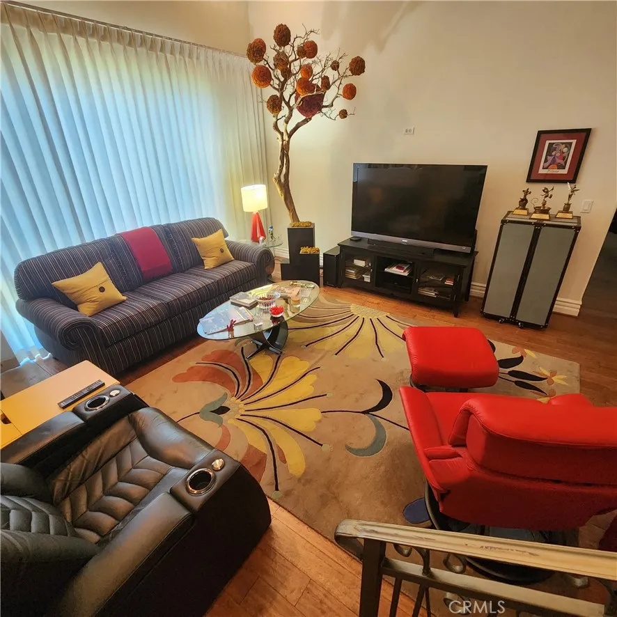 10862 Bloomfield Street 303, Toluca Lake, California 91602 home-pic-7